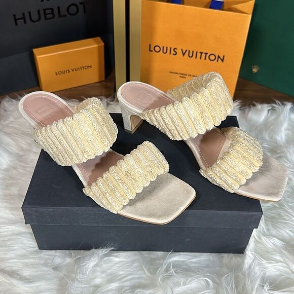 Super cute wedges - Picture 1 of 9